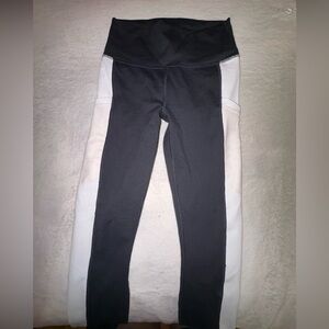 Woman Fablethics Black and White Leggings